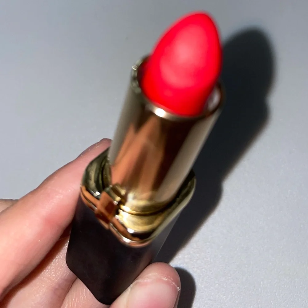 Loreal, 402 DEVIL’S MATTE-VOCATE RED, 0.13 oz
